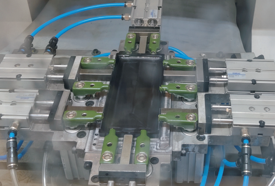 How are Ceramic Phone Cases Processed by CNC? 4 Figure 3 shows the clamping method of part processing